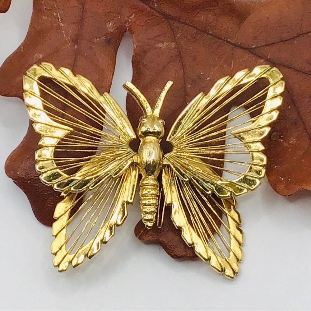 VINTAGE Monet Butterfly Wire Wings Brooch Pin Gold Tone Pin Estate Ins…